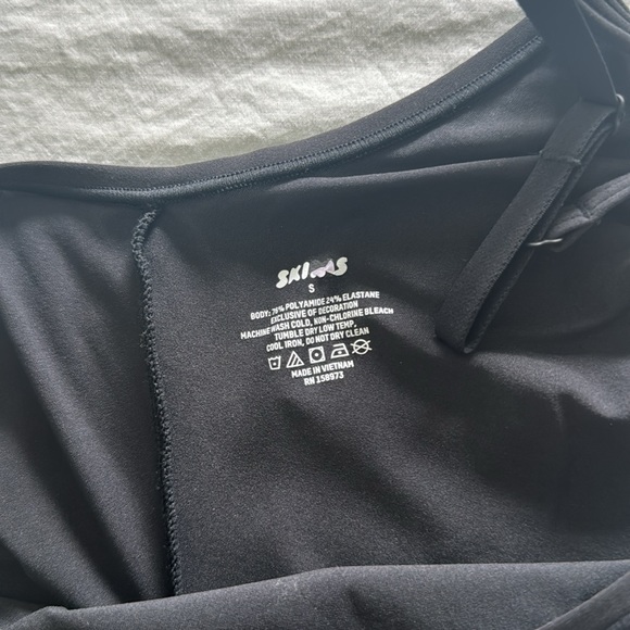 SKIMS Fits Everybody Slip Dress - Picture 4 of 5